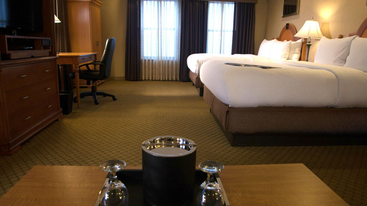 Ambassador Hotel Milwaukee Rooms